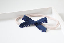 Load image into Gallery viewer, Hand tied bows (16 Colours)