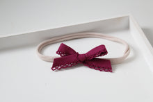 Load image into Gallery viewer, Hand tied bows (16 Colours)