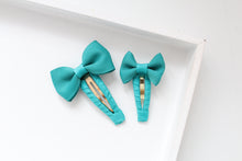Load image into Gallery viewer, Pinch bow snappy clips - 2 sizes - 32 colours