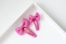 Load image into Gallery viewer, Pinch bow snappy clips - 2 sizes - 32 colours