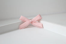 Load image into Gallery viewer, Hand tied bows (16 Colours)