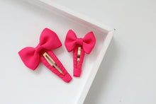 Load image into Gallery viewer, Pinch bow snappy clips - 2 sizes - 32 colours