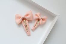 Load image into Gallery viewer, Pinch bow snappy clips - 2 sizes - 32 colours