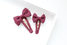 Load image into Gallery viewer, Pinch bow snappy clips - 2 sizes - 32 colours