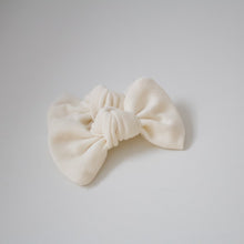 Load image into Gallery viewer, Cream knot jersey bows