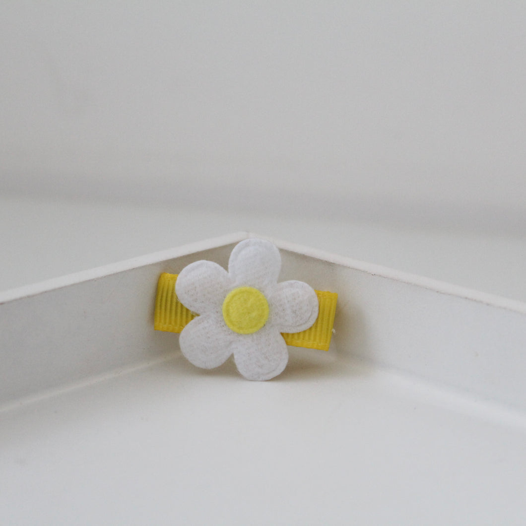 Daisy flower clips (2 colours)