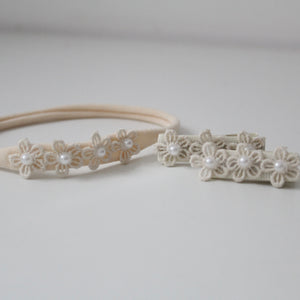 Delicate cream daisy & pearl  flowers - Clip or headband