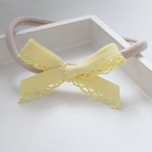 Load image into Gallery viewer, Hand tied bows (16 Colours)