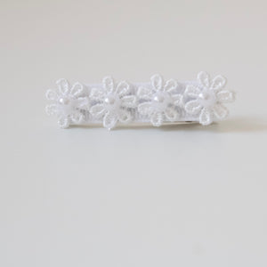 Delicate daisy & pearl  flowers - Clip or headband