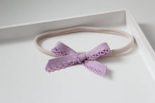 Load image into Gallery viewer, Hand tied bows (16 Colours)