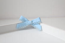 Load image into Gallery viewer, Hand tied bows (16 Colours)