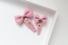 Load image into Gallery viewer, Pinch bow snappy clips - 2 sizes - 32 colours