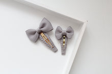 Load image into Gallery viewer, Pinch bow snappy clips - 2 sizes - 32 colours