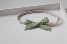 Load image into Gallery viewer, Hand tied bows (16 Colours)
