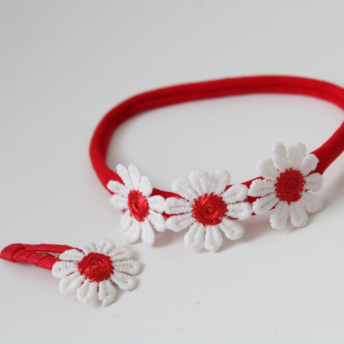 Red daisy flowers I clip or headband