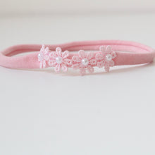 Load image into Gallery viewer, Delicate daisy & pearl  flowers - Clip or headband