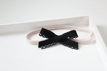 Load image into Gallery viewer, Hand tied bows (16 Colours)