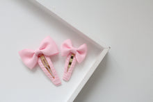 Load image into Gallery viewer, Pinch bow snappy clips - 2 sizes - 32 colours