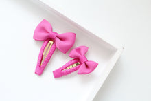Load image into Gallery viewer, Pinch bow snappy clips - 2 sizes - 32 colours