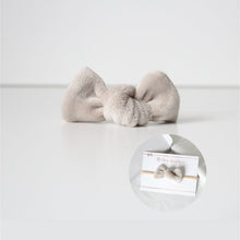 Load image into Gallery viewer, Stone velvet knot bows