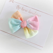 Load image into Gallery viewer, Rainbow mini sweetheart bows