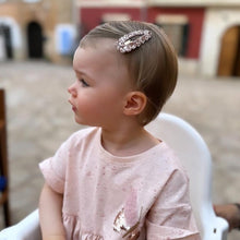 Load image into Gallery viewer, Glitter scalloped snappy clips - (25 Colours)