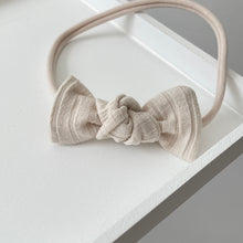 Load image into Gallery viewer, Natural wide rib bows