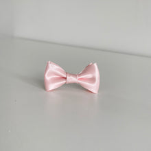 Load image into Gallery viewer, Pink satin bows - Occasion