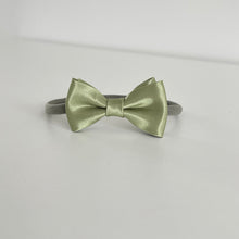 Load image into Gallery viewer, Olive satin bows - Occasion