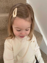 Load image into Gallery viewer, Glitter scalloped snappy clips - (25 Colours)