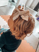 Load image into Gallery viewer, Vintage lace bows