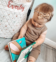 Load image into Gallery viewer, Enah - Timeless bows