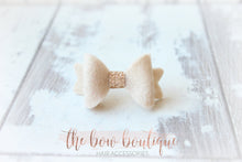 Load image into Gallery viewer, Mini baby felt gold centre bows ( 25 Colours )