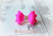 Load image into Gallery viewer, Mini baby felt gold centre bows ( 25 Colours )