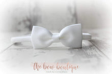 Load image into Gallery viewer, Pinch bows - 33 Colours