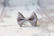 Load image into Gallery viewer, Mini pinch bows - 33 Colours
