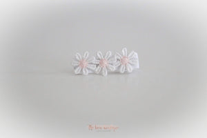 Delicate pink daisy flowers - Clip or headband