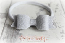 Load image into Gallery viewer, Small felt bows (25 Colours)