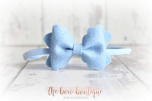 Load image into Gallery viewer, Small luxury scalloped felt bows (23 Colours)