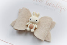 Load image into Gallery viewer, Medium beige felt bunny bow - Easter