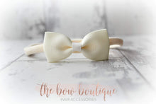 Load image into Gallery viewer, Pinch bows - 33 Colours