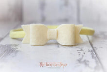 Load image into Gallery viewer, Small felt bows (25 Colours)