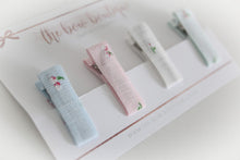 Load image into Gallery viewer, Set of 4 mini floral linen clips.