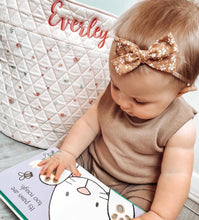 Load image into Gallery viewer, Enah - Timeless bows