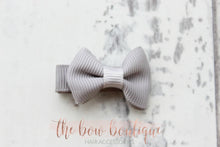 Load image into Gallery viewer, Mini pinch bows - 33 Colours