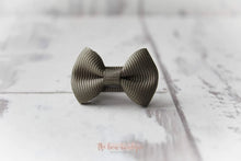 Load image into Gallery viewer, Mini pinch bows - 33 Colours