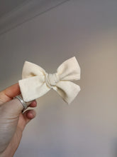 Load image into Gallery viewer, Sweetheart bows - 10 Colours