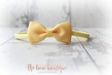 Load image into Gallery viewer, Pinch bows - 33 Colours