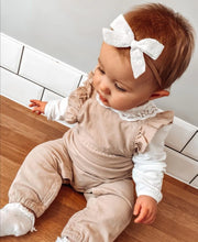 Load image into Gallery viewer, Everley - Timeless bows