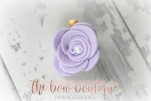 Load image into Gallery viewer, Large felt flower clips with pearl (26 Colours)